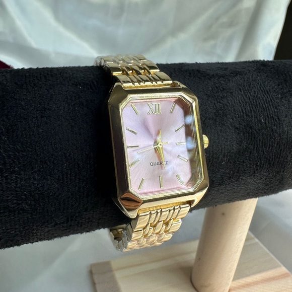 Panthers Stainless steel 
High quality 
Gold and Purple Women's Watch - Picture 7 of 8